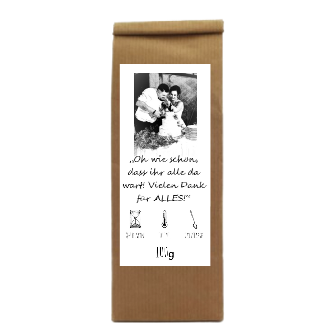 Personalisierter Krautertee als Geschenk Idee mit eigenem Etikett fuer Hochzeit